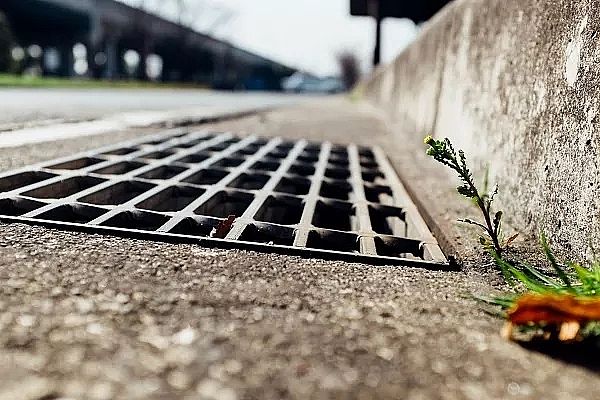 優質黑色聚合氯化鋁廠家PAC新冠肺炎疫情期間城鎮污水如何處理?水環境風險如何防控?