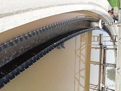 新式陽離子聚丙烯酰胺CPAM生產廠家污水廠活性污泥的秋季工藝調整