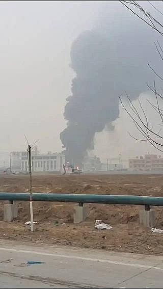 2022年錳砂濾料廠家石家莊一化工廠突發大火,現場不斷傳出爆炸聲!